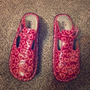 Alegria clogs